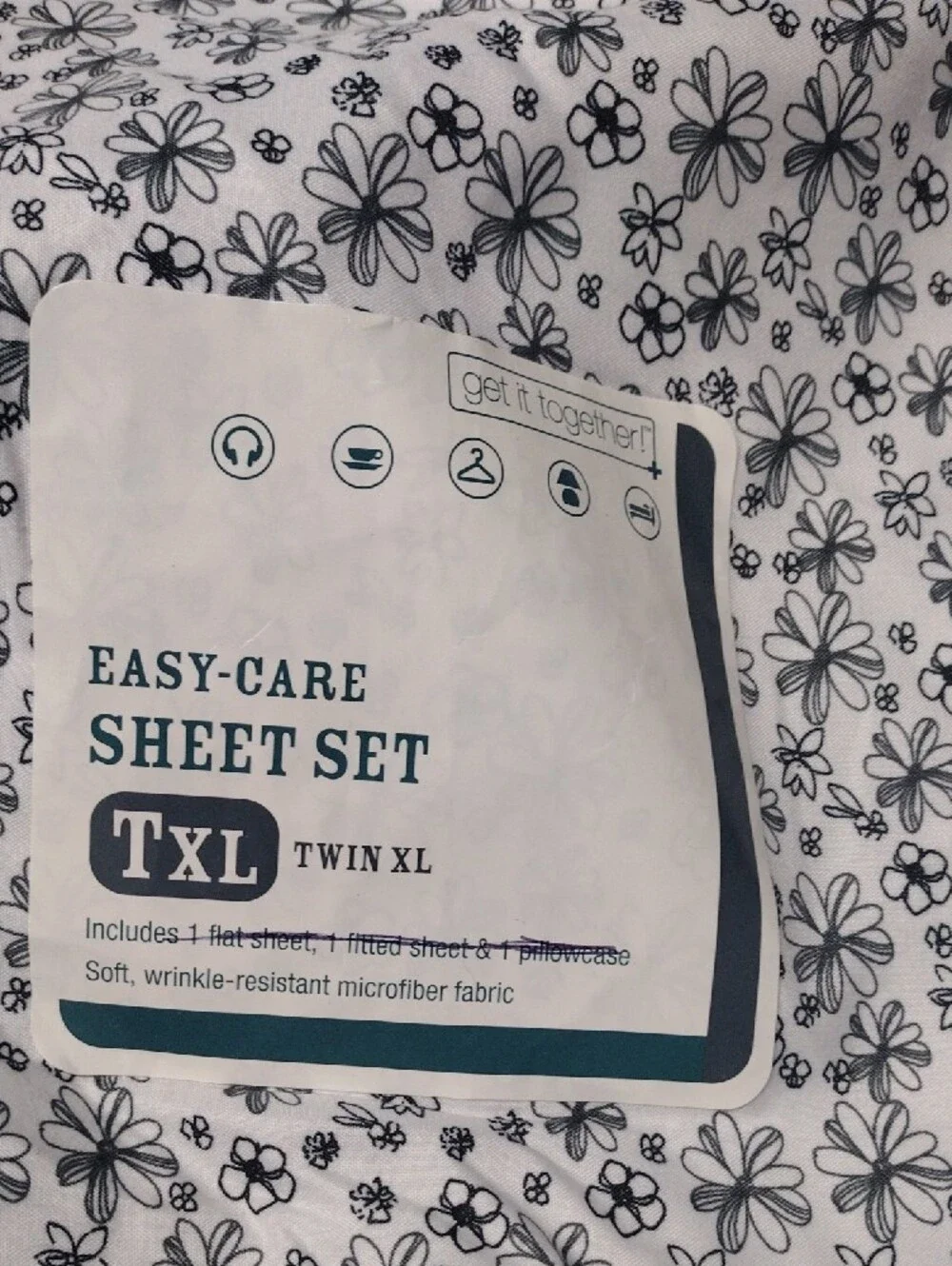 TWIN XL Black & White Floral Easy-Care Sheet 4 piece Set- 2 flat & 2 pillowcase